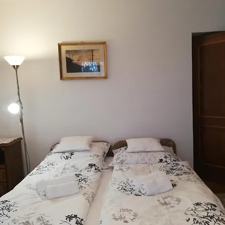 Viragos Vendeghaz Апартаменты Балатонфюред