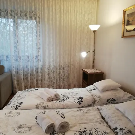 Viragos Vendeghaz * Балатонфюред