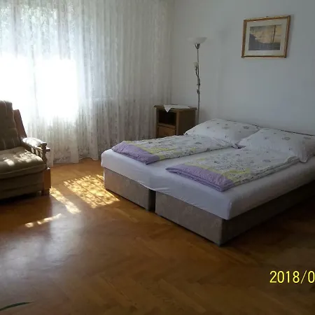 Viragos Vendeghaz Апартаменты Балатонфюред