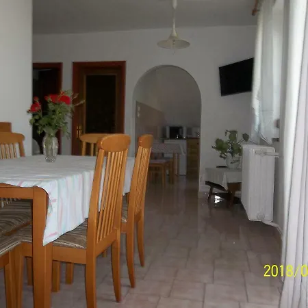 Viragos Vendeghaz Daire
