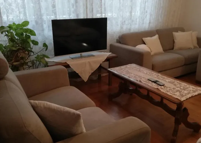 Viragos Vendeghaz 公寓 *